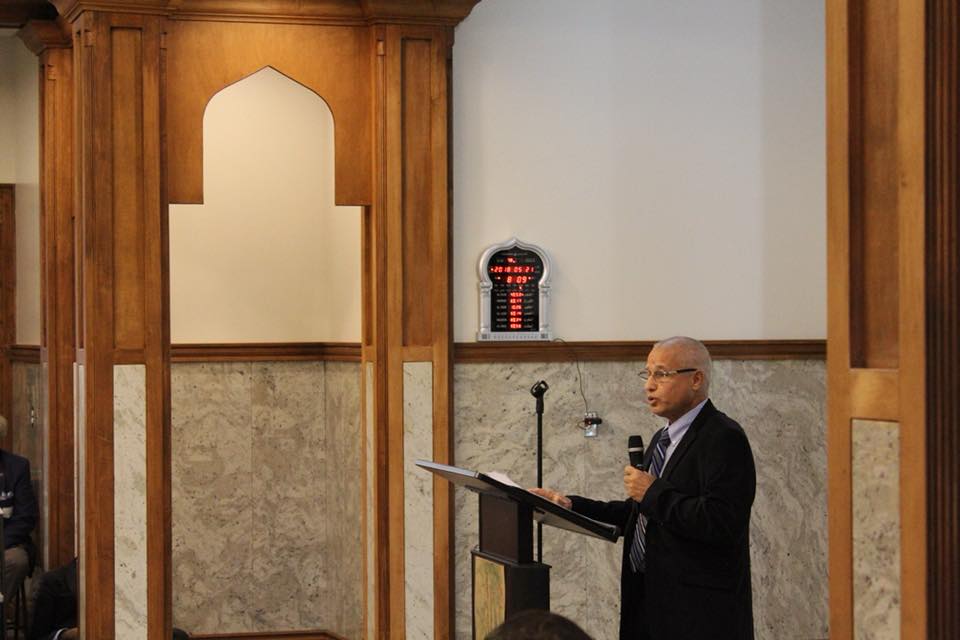 Dr Ahmad Abo-Basha greeting the presents